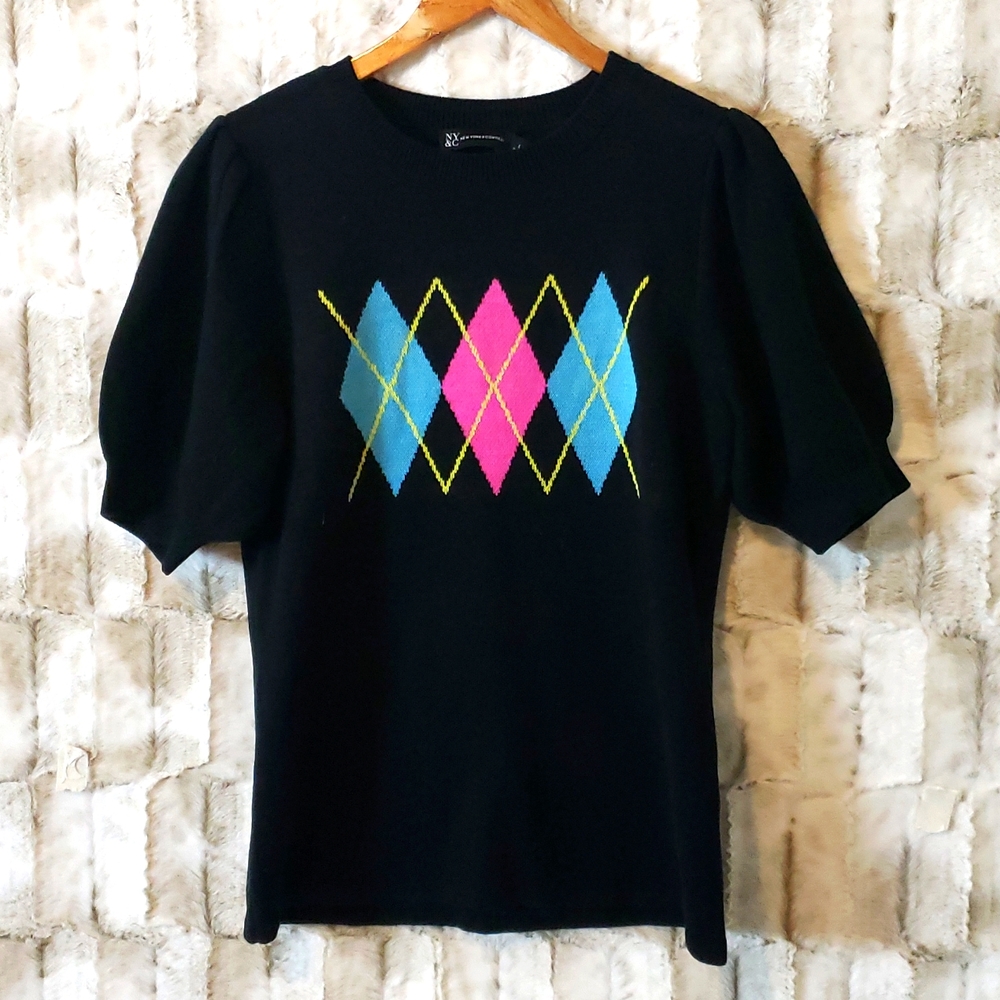 EUC ny&co argyle modern and stylish short sleeve sweater-